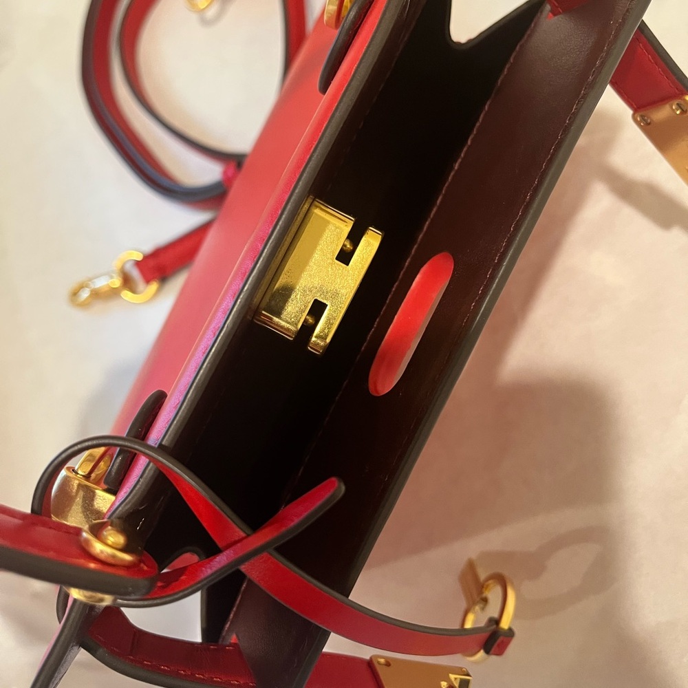 Tory Burch
Lee Radziwill Petite leather handbag . - Picture 6 of 8